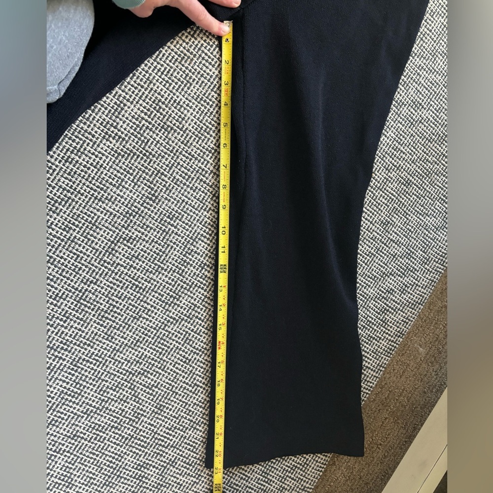 St. John Collection Cropped Knit Pant - Picture 4 of 4